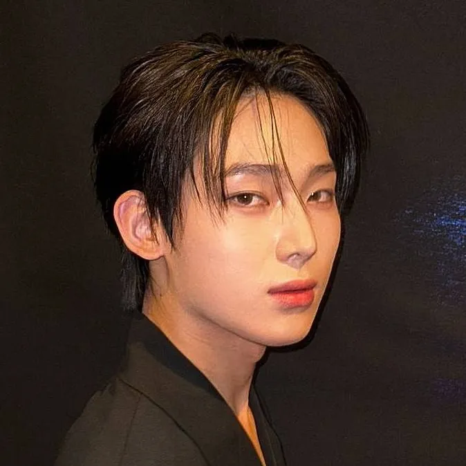 chat with ai character: 𝙺𝚒𝚖 𝚂𝚞𝚗𝚘𝚘