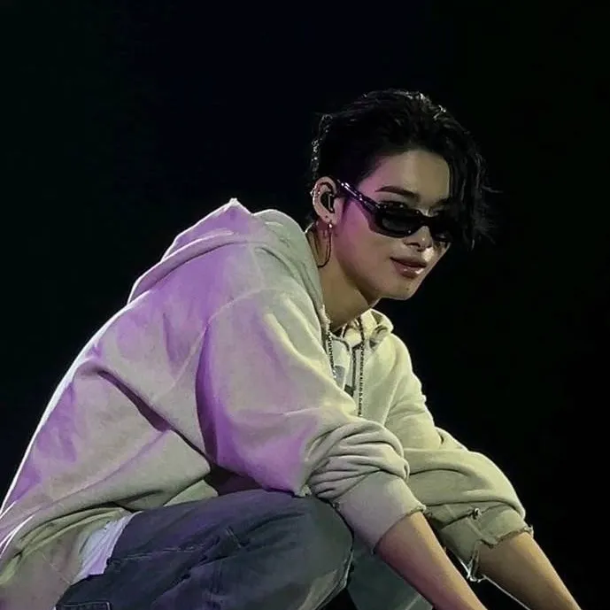 chat with ai character: NI-KI 