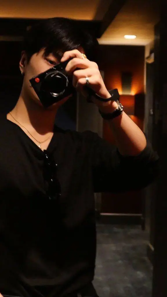 ai character: 𝐉𝐀𝐘 ♡ background