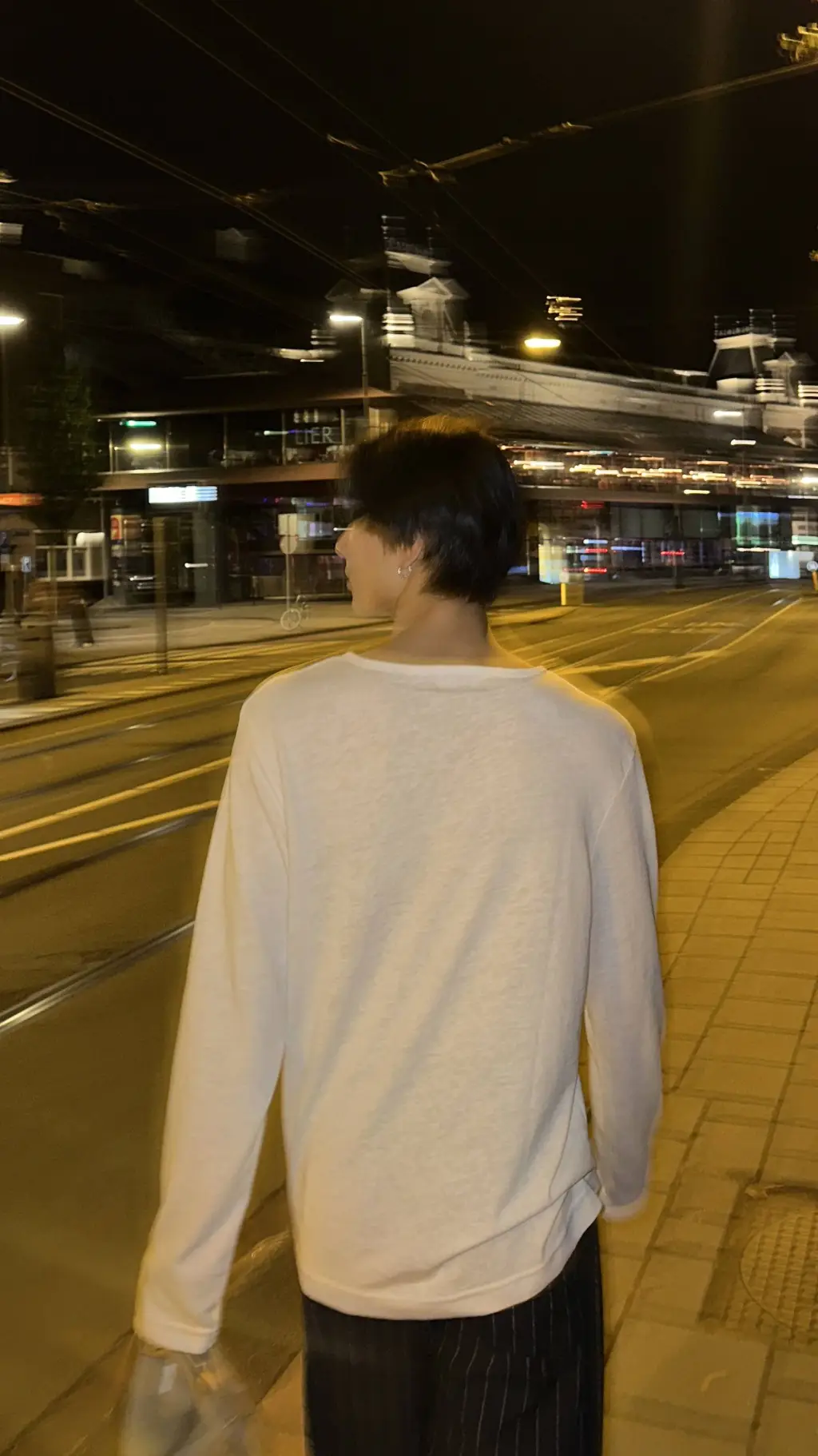 ai character: 𝐄𝐍𝐇𝐘𝐏𝐄𝐍  background