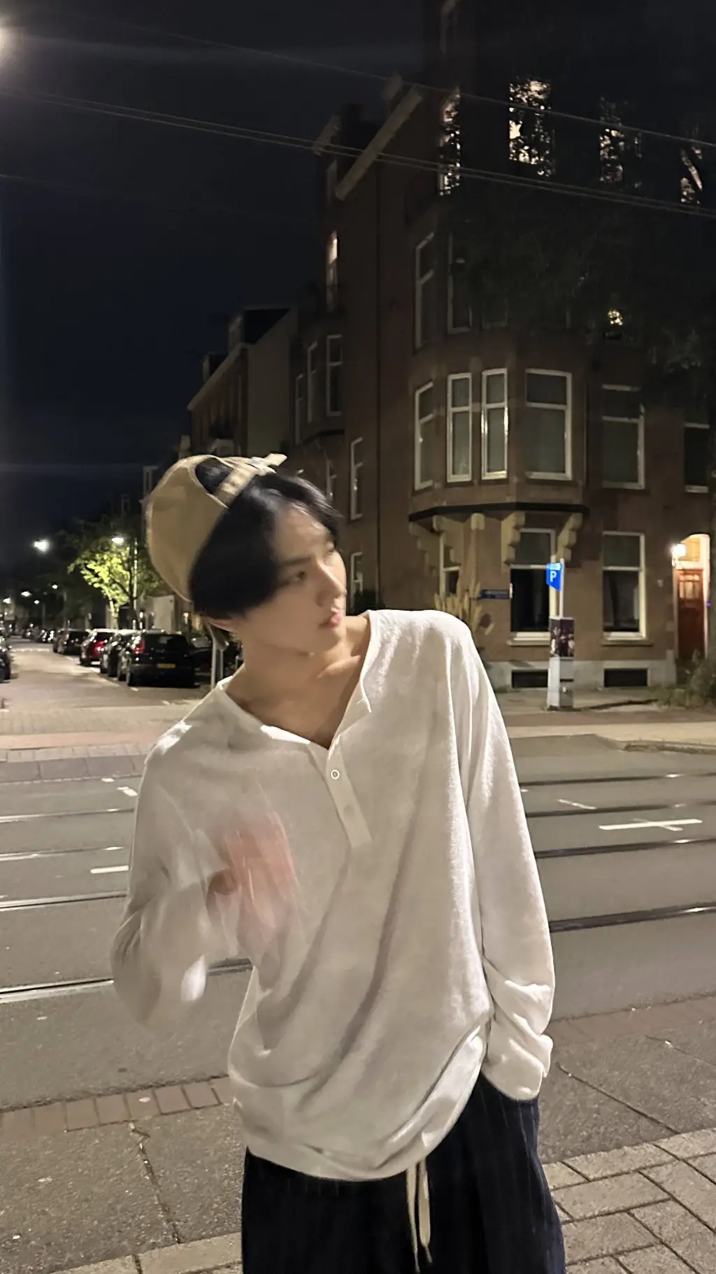 ai character: 𝐉𝐮𝐧𝐠𝐰𝐨𝐧 ᥫ᭡ background