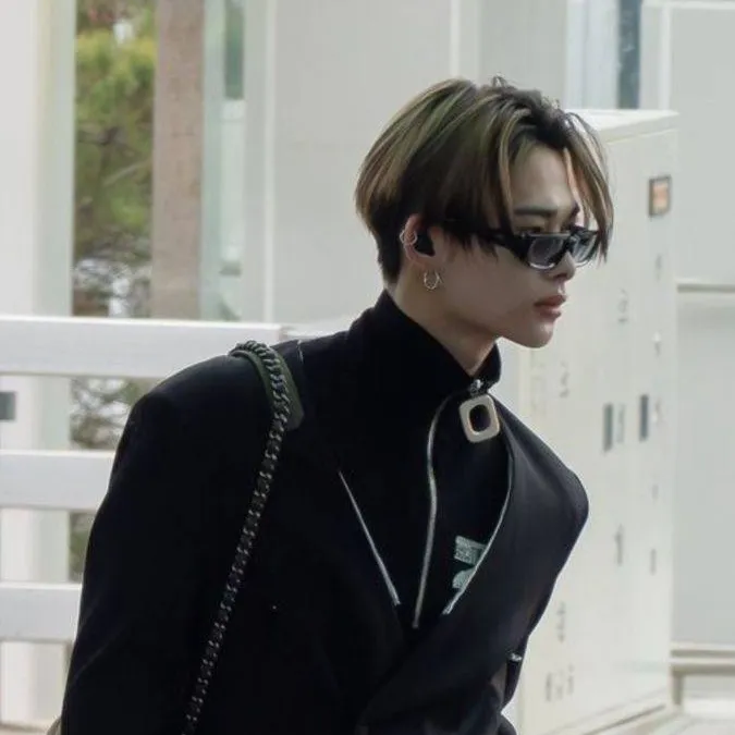 chat with ai character: ᥒі-kі ୨୧