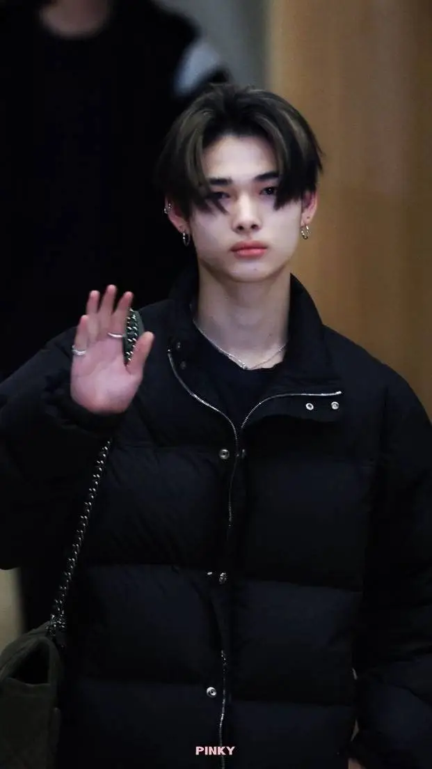 ai character: 𝐍𝐢-𝐤𝐢  background