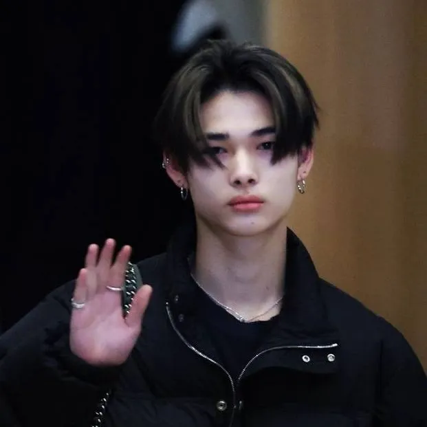 chat with ai character: 𝐍𝐢-𝐤𝐢 