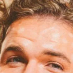 chat with ai character: Scott Frenzel