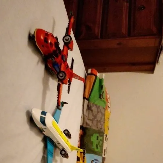 chat with ai character: Lego Air planes 