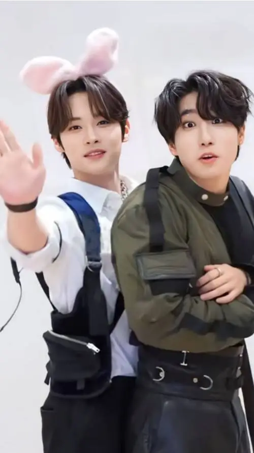 ai character: Minsung 💘💘 background