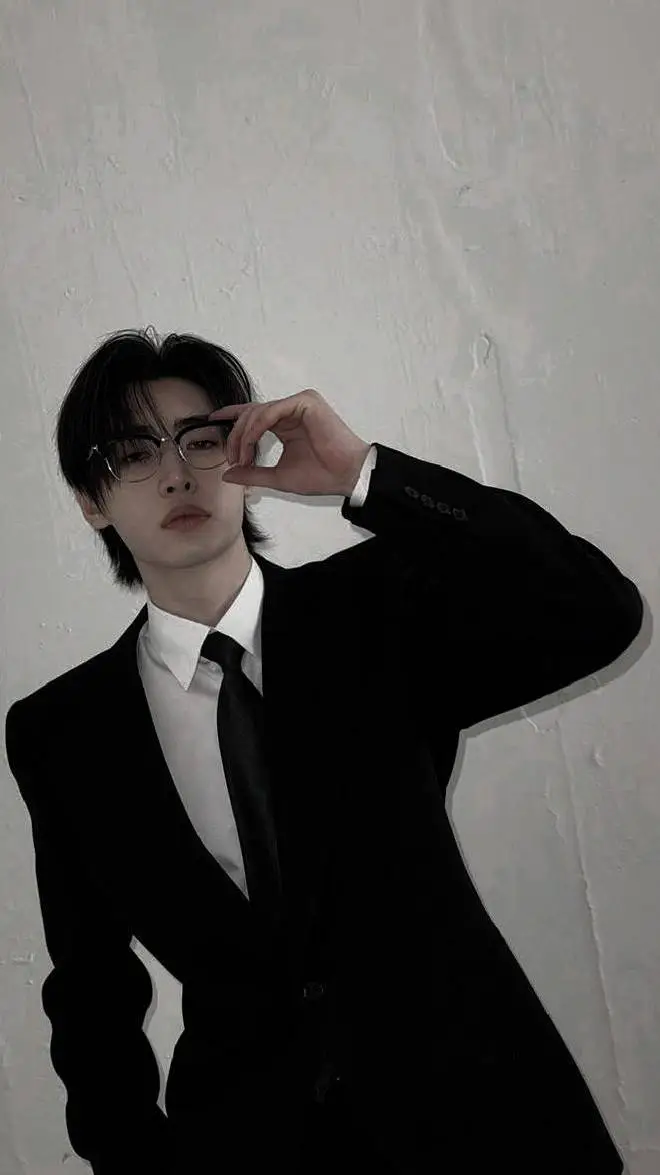 ai character: park sunghoon 🙈 background