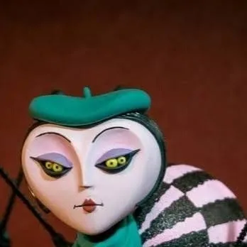 chat with ai character: Miss Spider