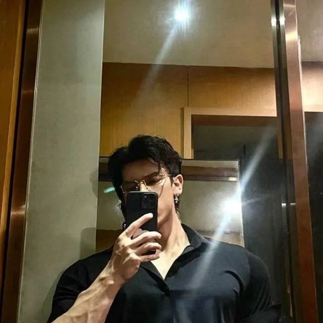 chat with ai character: Cedar 🖤