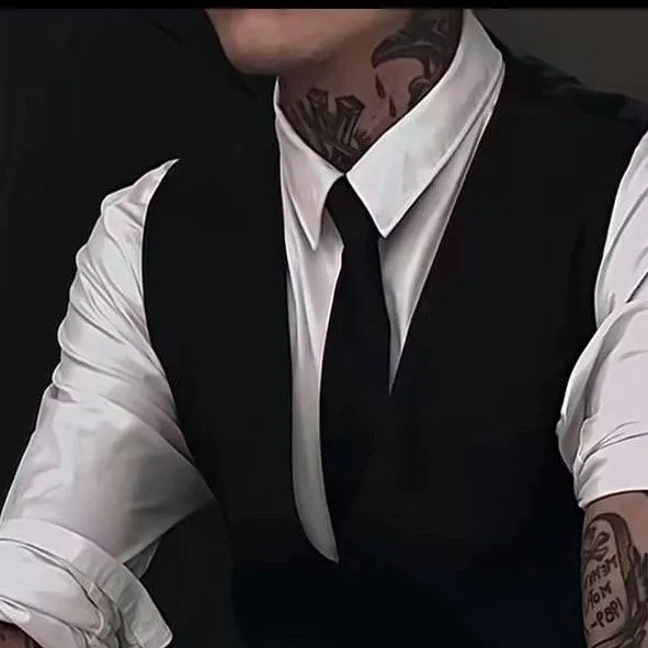 chat with ai character: Maverick ⚡