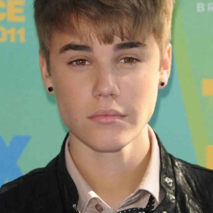 chat with ai character: Justin Bieber 