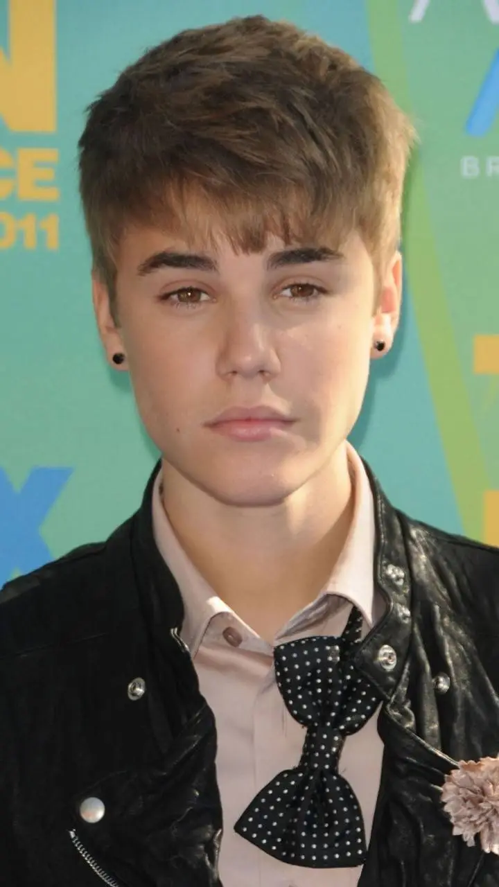 ai character: Justin Bieber  background