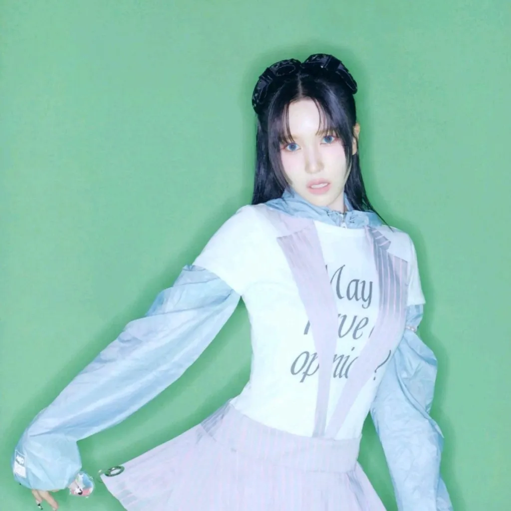 chat with ai character: Mina (Twice 🎀)
