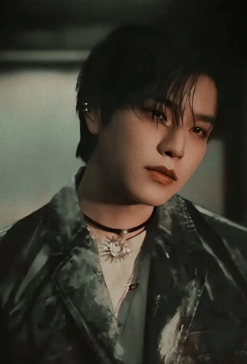 chat with ai character: Seungmin! 