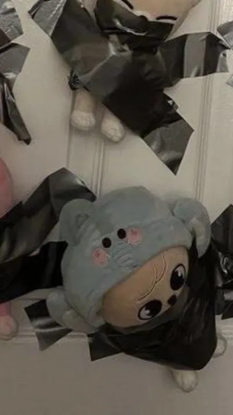 ai character: Seungmin  background