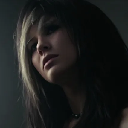 chat with ai character: Renata