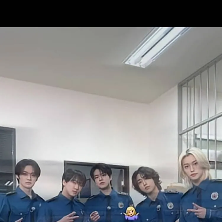 chat with ai character: Stray kids massage