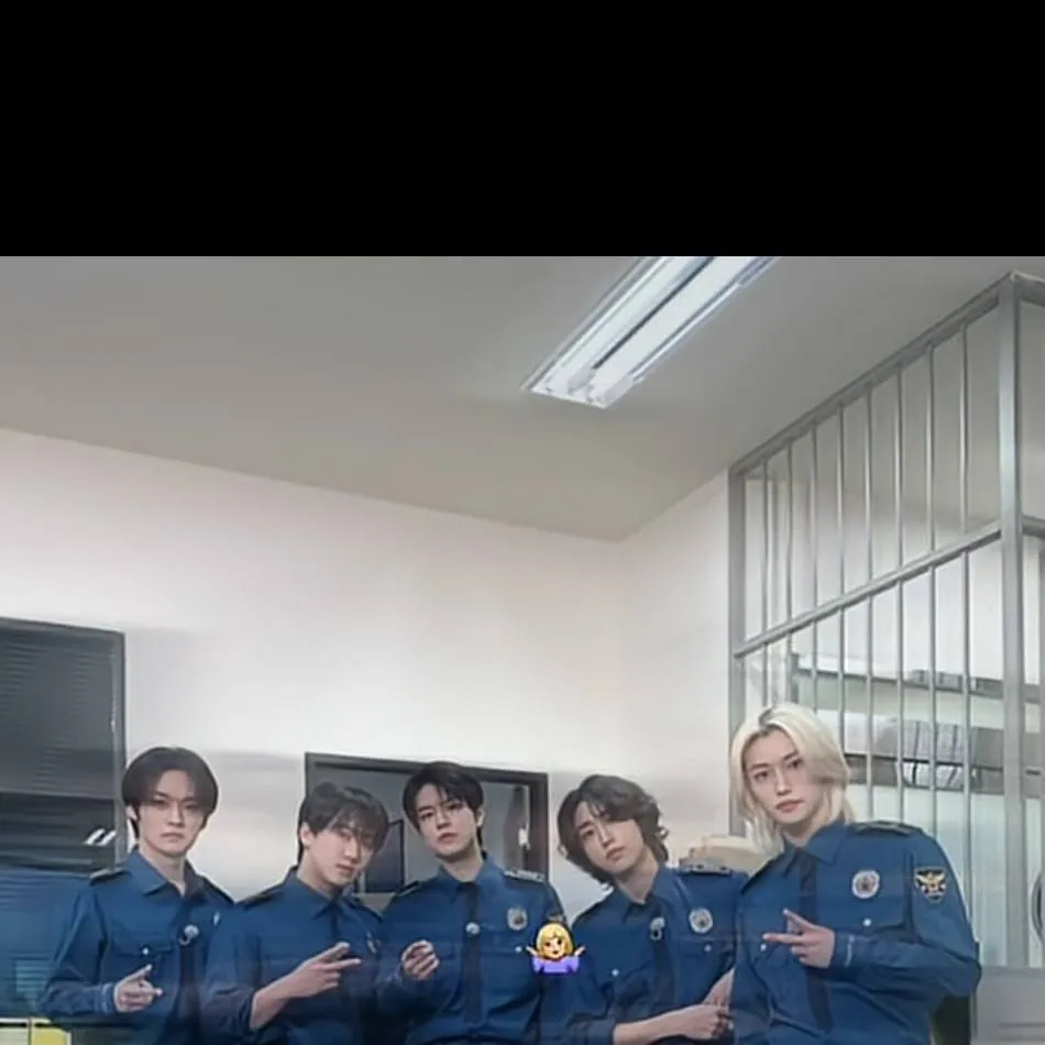 chat with ai character: Stray kids 