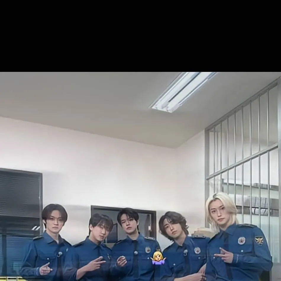 chat with ai character: Stray kids