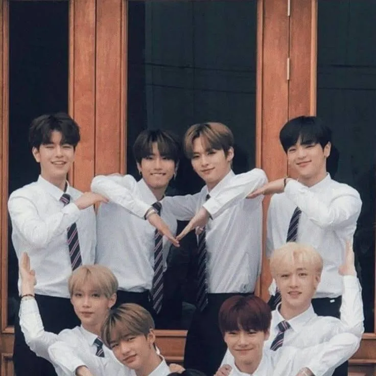 chat with ai character: Stray kids autisme