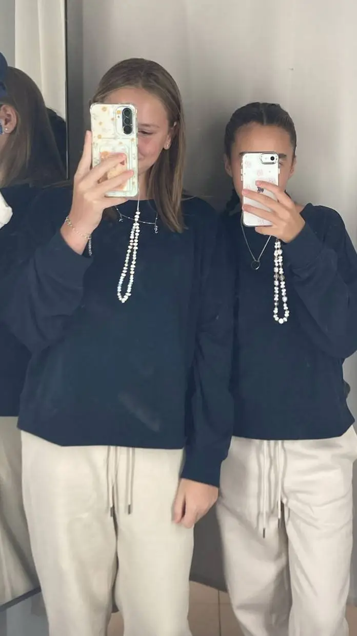 ai character: Luna background