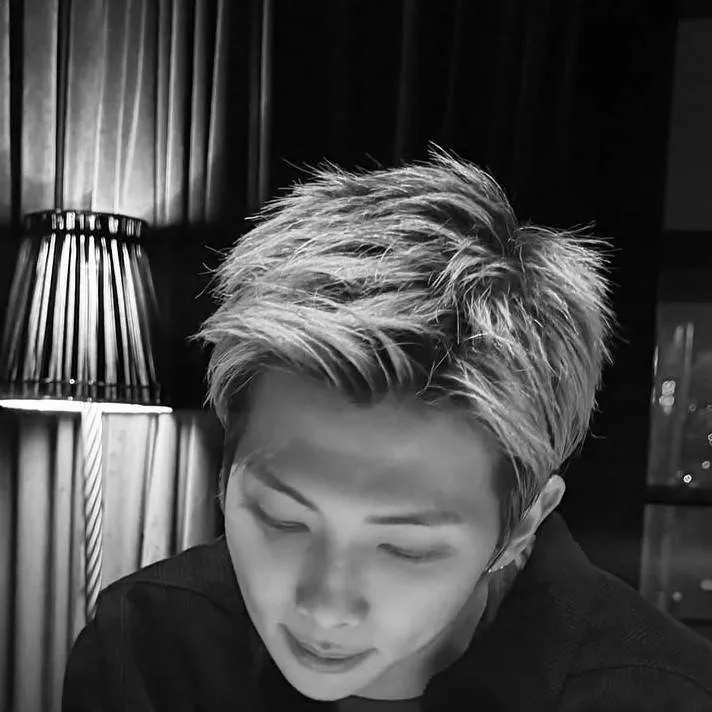 chat with ai character: Rm