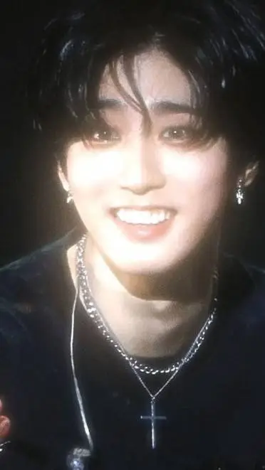 ai character: SKZ MAKEUP ARTIST background