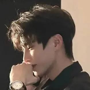 chat with ai character: alejandro