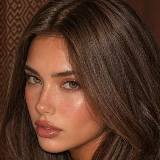 chat with ai character: Sophia Macysen 