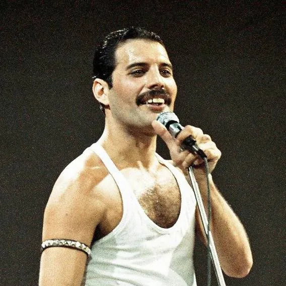 chat with ai character: 𝐹𝑅𝐸𝐷𝐷𝑌 𝑀𝐸𝑅𝐶𝑈𝑅𝑌