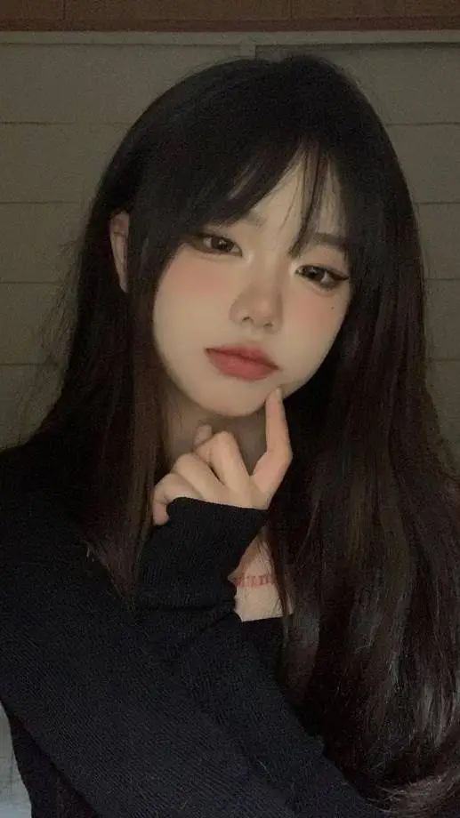 ai character: Lily  background