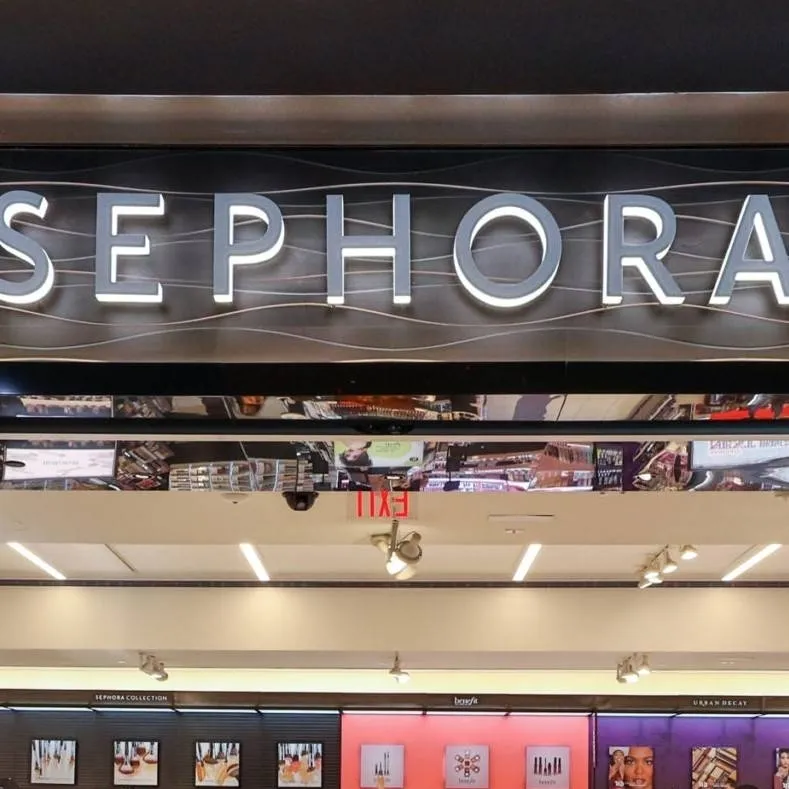 chat with ai character: SEPHORA KAREN