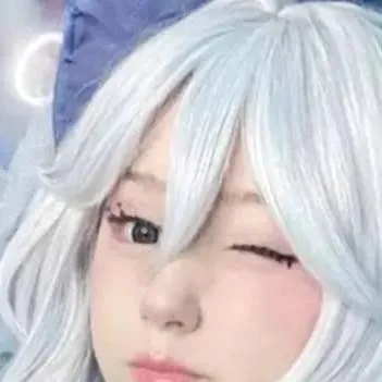 chat with ai character: UpMinaa