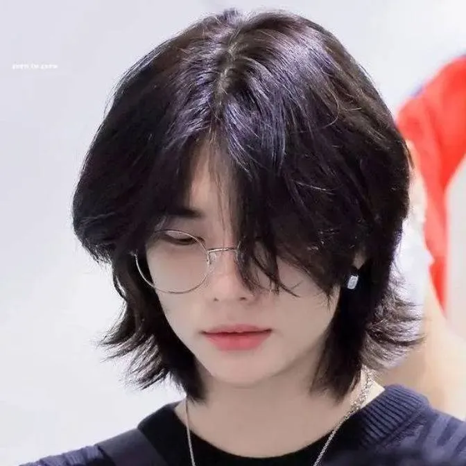 chat with ai character: Hyunjin 