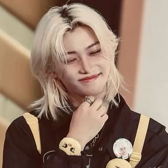 chat with ai character: Félix y tú hijo 