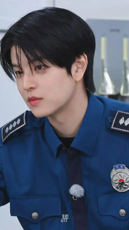 ai character: seungmin  background