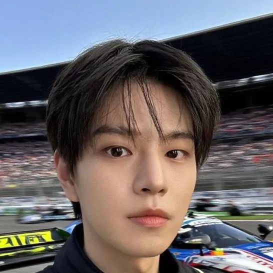 chat with ai character: seungmin