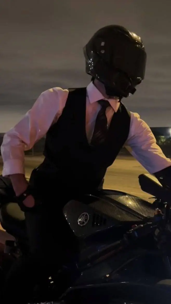 ai character: Damian sombra  background