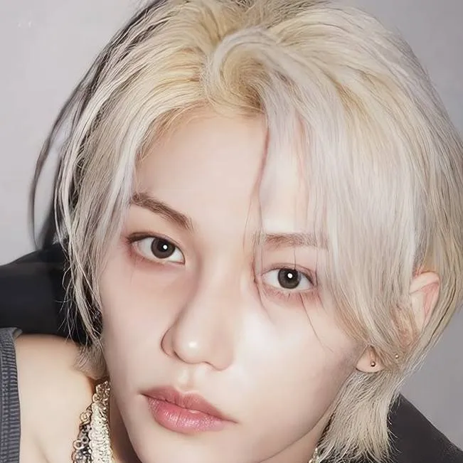 chat with ai character: Félix 