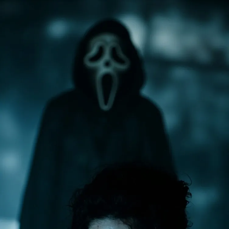 chat with ai character: Ghostface