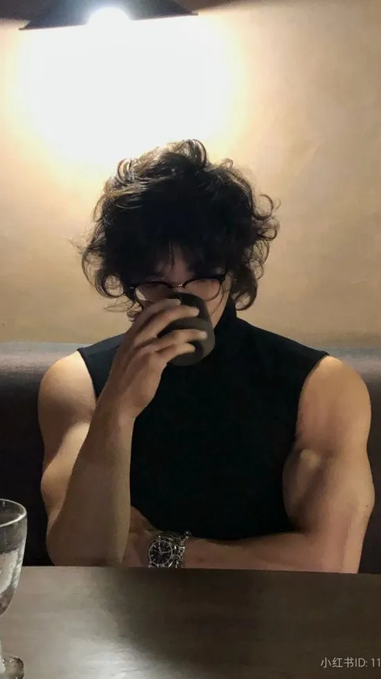 ai character: Leo background