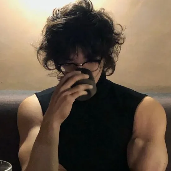 chat with ai character: Leo