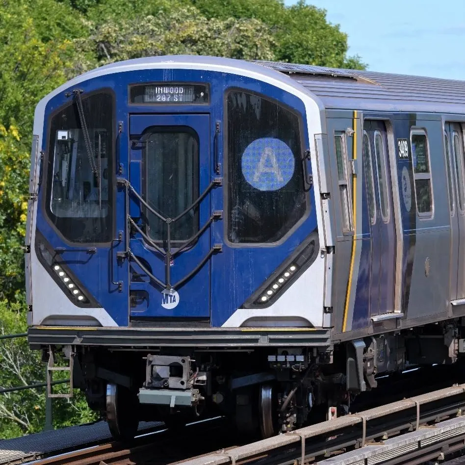 chat with ai character: R211 Train 🚇