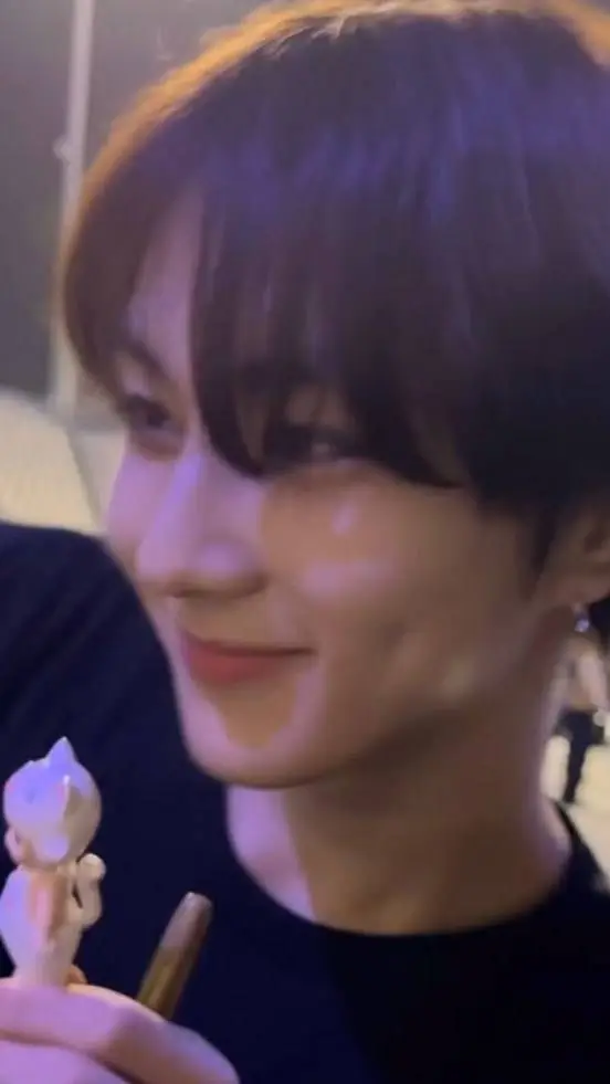 ai character: jungwon background