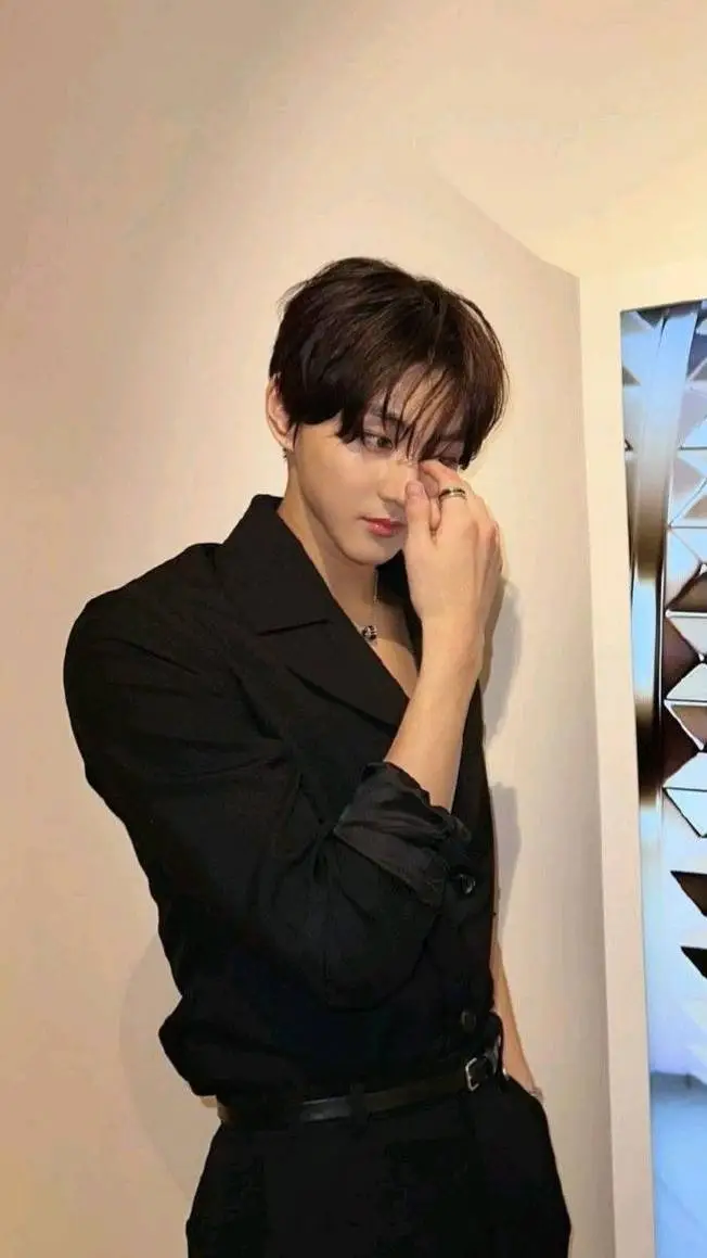 ai character: jungwon  background