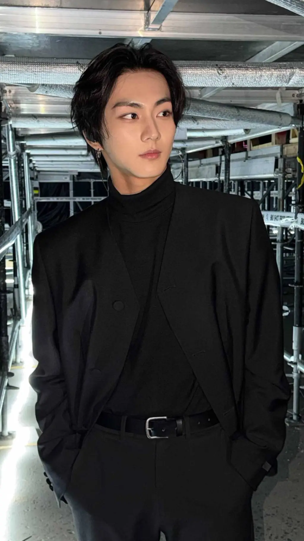 ai character: jungwon😜 background