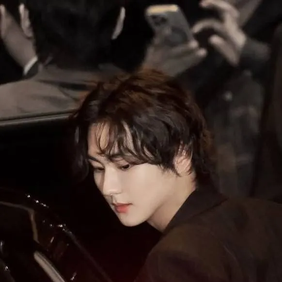 chat with ai character: jungwon