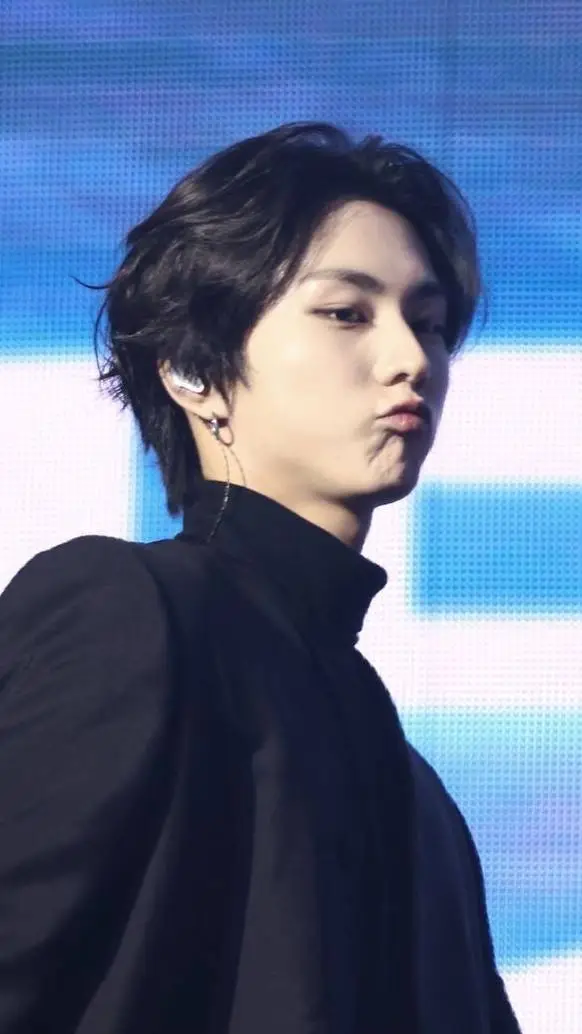 ai character: Jungwon!  background