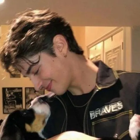 chat with ai character: alison